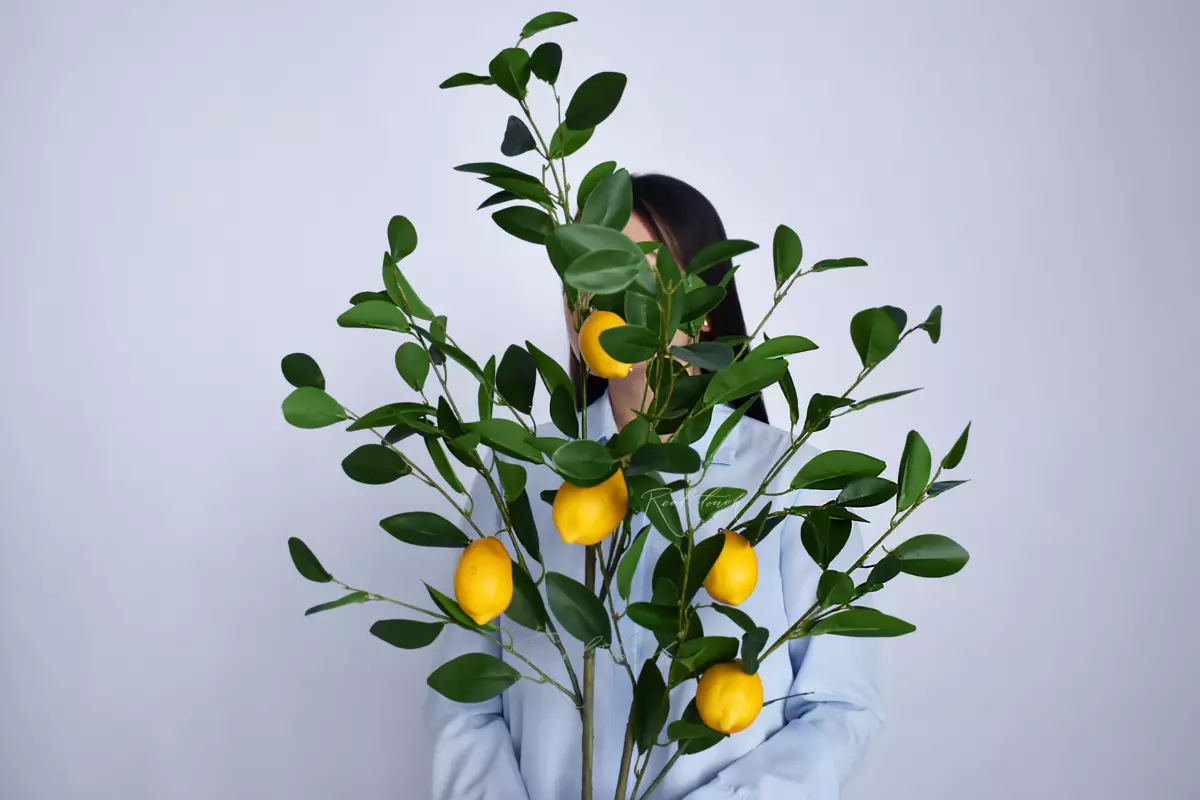 Lemon branch 135 cm - yellow