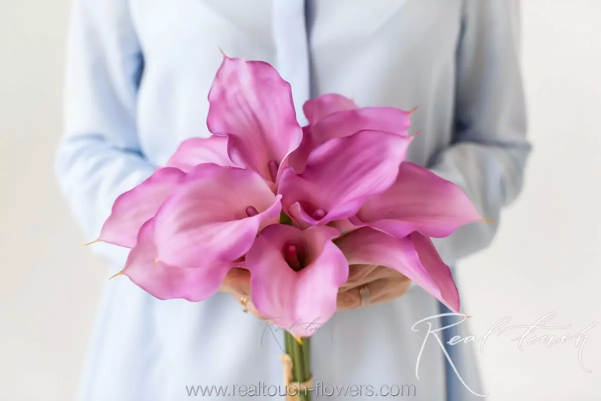 Real Touch Calla Lily Bouquet with 12 Flowers Premium - light purple Real Touch Calla Lily Bouquet with 12 Flowers Premium - light purple