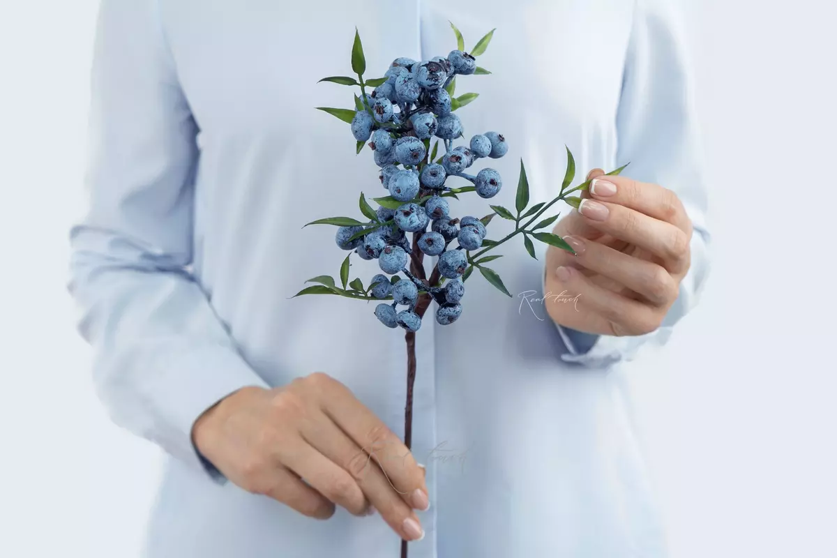 Small Snowberry branch - blue