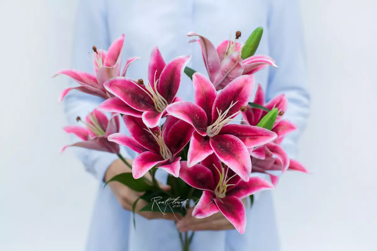 Real Touch Bush of Lilies (9 flowers) - Dark fuchsia Real Touch Bush of Lilies (9 flowers) - Dark fuchsia