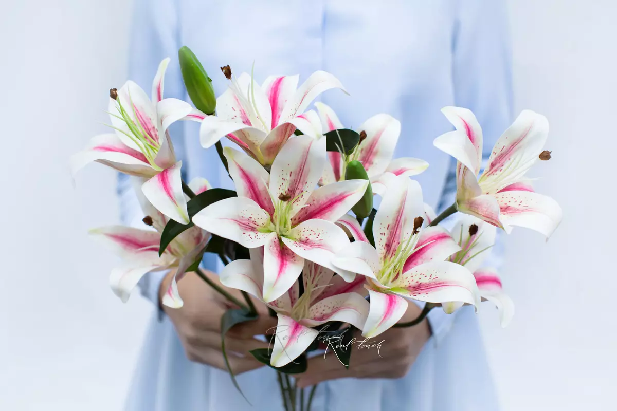 Real Touch Bush of Lilies (9 flowers) - white pink 