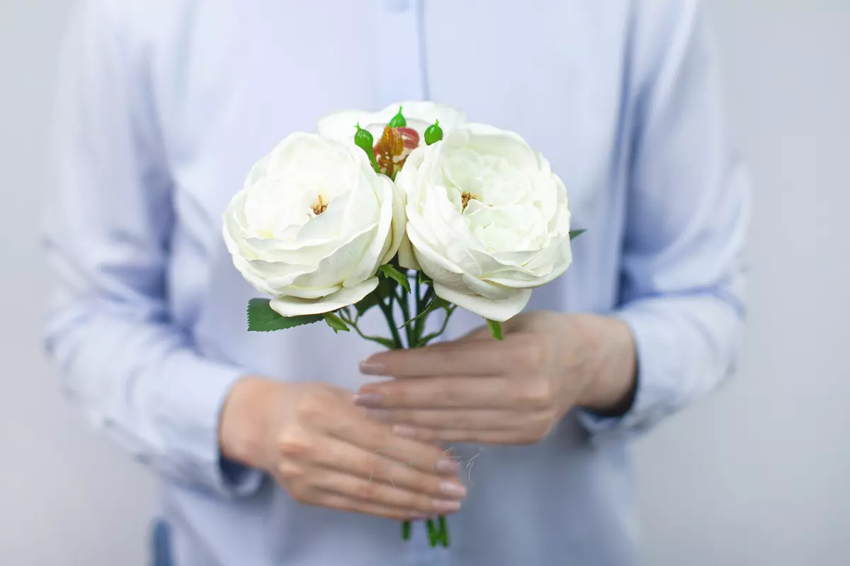Real Touch David Austin Old Roses bouquet (3 flowers) - white Real Touch David Austin Old Roses bouquet (3 flowers) - white