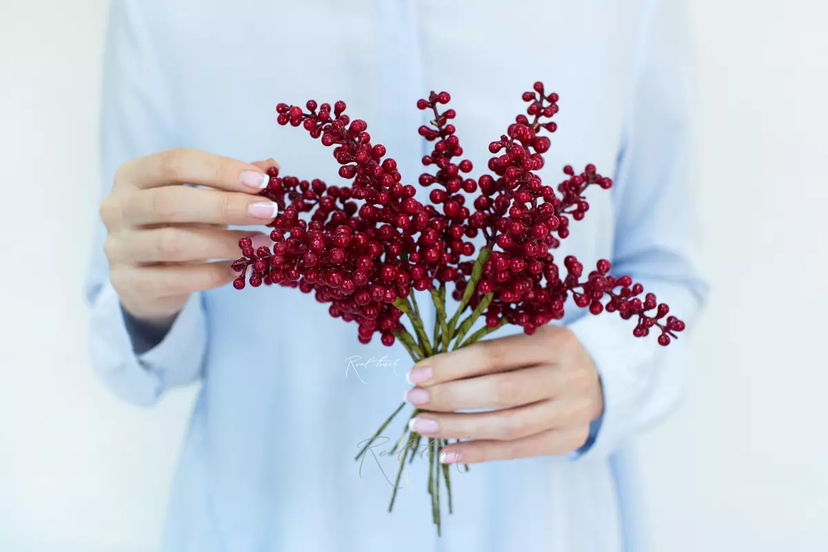 Bunch of faux berries (12 branches) - red Bunch of faux berries (12 branches) - red